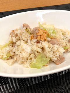 チキンとキャベツのガーリックピラフ-レシピのメイン写真