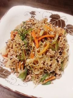 お肉と野菜の旨みを注入♪甘辛いチャプチェ-レシピのメイン写真