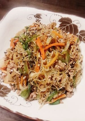 お肉と野菜の旨みを注入♪甘辛いチャプチェ-レシピのメイン写真