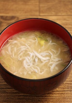 簡単！しらすと舞茸のお味噌汁-レシピのメイン写真