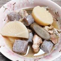 รูปของ 圧力鍋で鶏大根withごぼうとこんにゃく