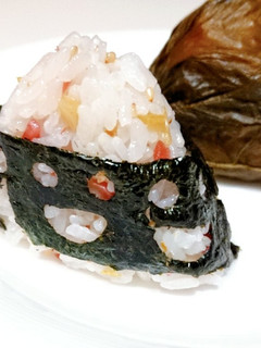 カリカリ梅×高菜のおにぎり-レシピのメイン写真
