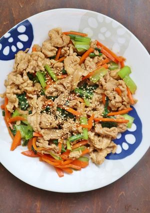 簡単！豚肉と小松菜のしょうが焼き風炒め-レシピのメイン写真
