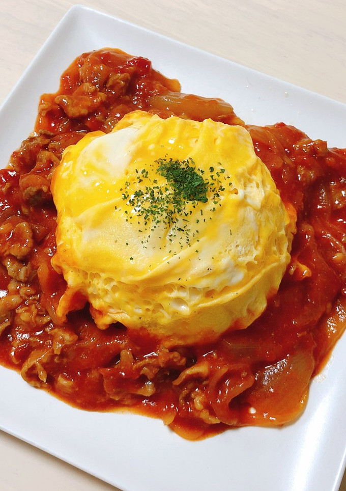 トマト缶で♪ふわとろ卵のオムハヤシライス-レシピのメイン写真