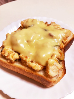 残り物で!超簡単麻婆豆腐チーズトースト-レシピのメイン写真