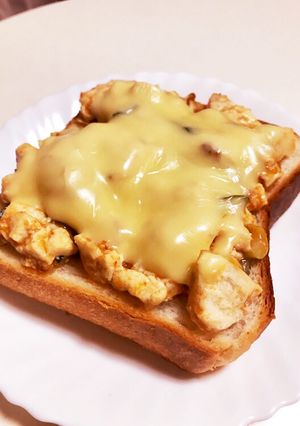 残り物で！超簡単麻婆豆腐チーズトースト-レシピのメイン写真