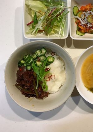 簡単♫オクラトロロと牛肉のネバトロ丼-レシピのメイン写真