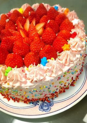 ポップな苺づくしケーキ-レシピのメイン写真