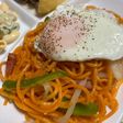 スーパーの赤い麺で作る我が家のナポリタン