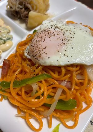 スーパーの赤い麺で作る我が家のナポリタン-レシピのメイン写真