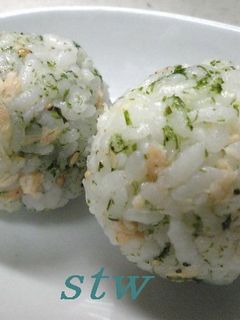 青海苔の香り♪鮭ゴマおにぎり-レシピのメイン写真