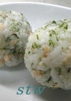 青海苔の香り♪鮭ゴマおにぎり-レシピのメイン写真