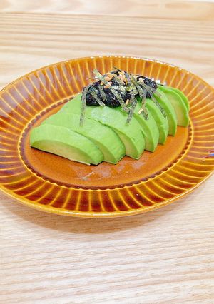 アボカドスライス☆海苔の佃煮のせ-レシピのメイン写真
