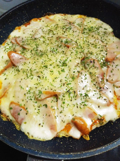 お正月の残りのお餅でピザ-レシピのメイン写真