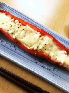 レッドホルンピーマンのエノキチーズ焼き-レシピのメイン写真