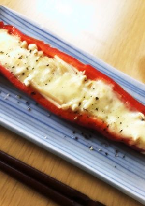 レッドホルンピーマンのエノキチーズ焼き-レシピのメイン写真