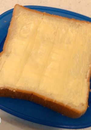 食パンにマーガリンを、薄く綺麗に塗る方法-レシピのメイン写真