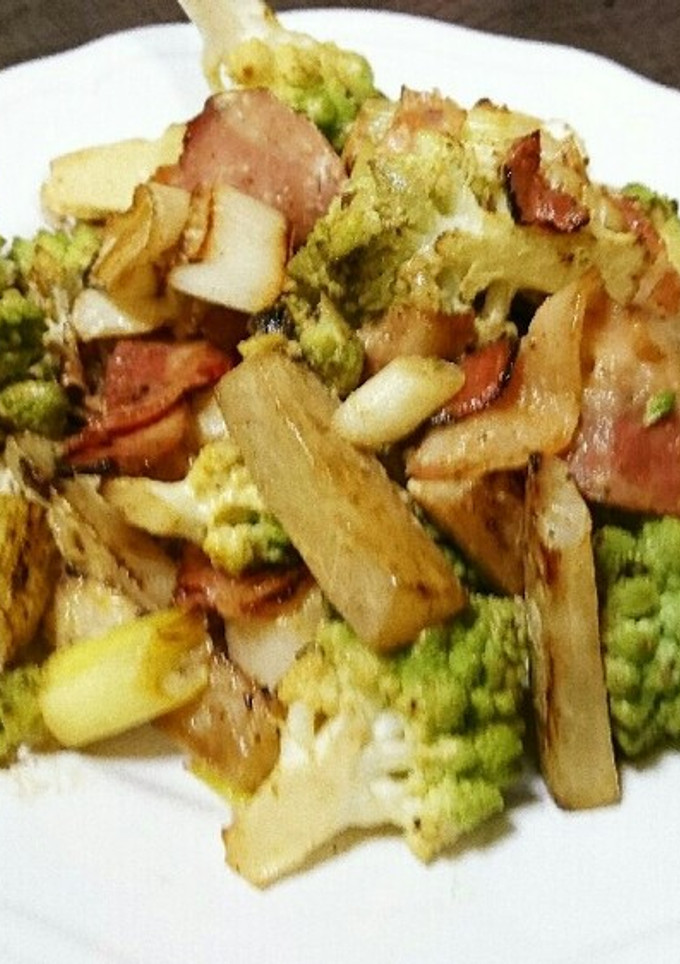 ロマネスコとベーコンのマヨカレー炒め-レシピのメイン写真