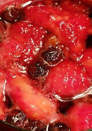 果肉たっぷり苺ごろごろフルーツソース-レシピのメイン写真