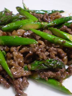安い牛肉で充分!アスパラとの牡蠣油炒め-レシピのメイン写真
