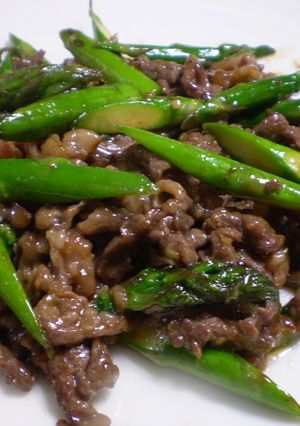 安い牛肉で充分！アスパラとの牡蠣油炒め-レシピのメイン写真