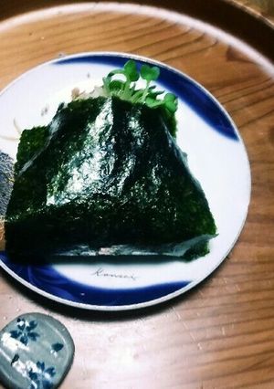 かいわれ大根on海苔巻き✨おむすび✨☺⛄-レシピのメイン写真