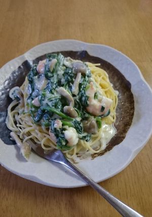 海老 ほうれん草 ホワイトソースパスタ-レシピのメイン写真