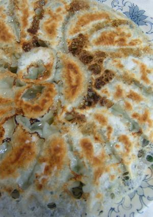 食べ過ぎ注意！さっぱりうめしそ餃子-レシピのメイン写真