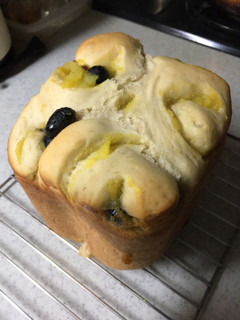 お節リメイク、きんとんと黒豆のパン-レシピのメイン写真