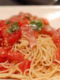 トマトと生ハムの冷製パスタ