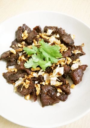 【タイ料理】牛肉または豚肉のニンニク揚げ-レシピのメイン写真