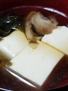 ナガエノスギタケと豆腐、ごぼうのお吸い物-レシピのメイン写真