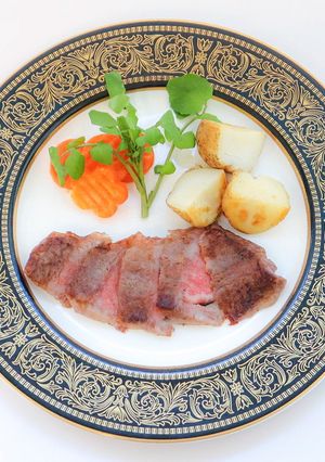 ステーキと野菜の付け合わせ-レシピのメイン写真