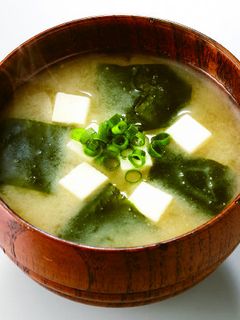 定番!豆腐とわかめの味噌汁-レシピのメイン写真