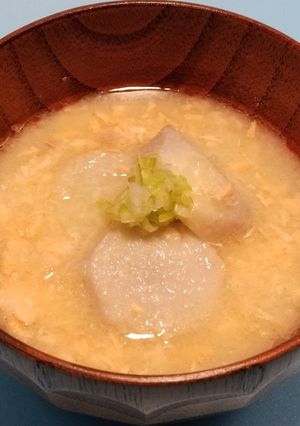 サーモンと玉ねぎの味噌汁　離乳食にも-レシピのメイン写真