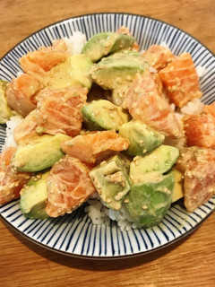 サーモンアボカ丼-レシピのメイン写真