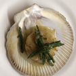 帆立とシーアスパラガスの前菜