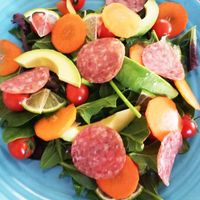 基本からアレンジまで！思わずつくりたくなる「アボカド サラミ」の