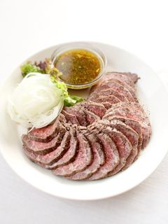 簡単手軽に【ローストビーフ(レモンソース-レシピのメイン写真