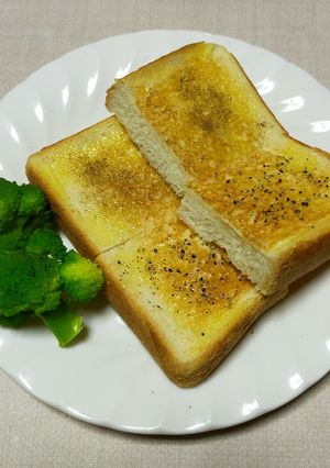 トーストに塗るだけ♪ペッパーマヨトースト-レシピのメイン写真