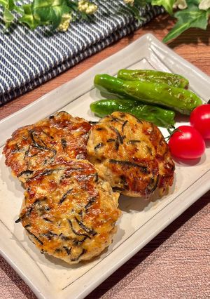 鉄分たっぷり♡鶏とひじきの豆腐ハンバーグ-レシピのメイン写真