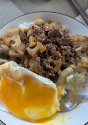 れんこんとミンチのガパオ丼-レシピのメイン写真