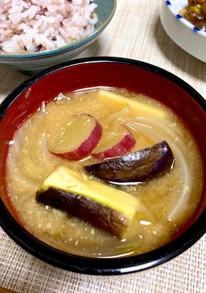 味噌汁　さつま芋・なす・玉ねぎ-レシピのメイン写真