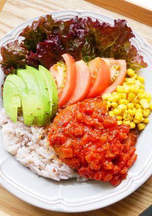 雑穀ごはんと大豆ミートバーグのロコモコ♪-レシピのメイン写真