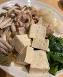 玉ねぎタップリ豚バラしめじで肉豆腐