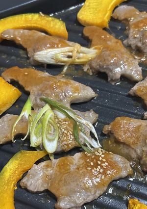 ワンプレートグリルで超簡単焼肉　味付き豚ロースで-レシピのメイン写真