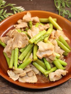 簡単!豚アスパラのガリバタ醤油炒め-レシピのメイン写真