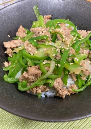 楽ちん ひき肉チンジャオロース丼-レシピのメイン写真