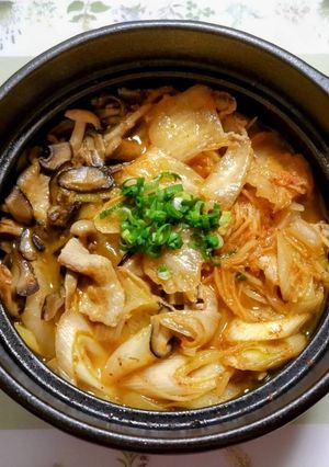 栄養満点！キノコと豚バラ大根キムチ鍋-レシピのメイン写真