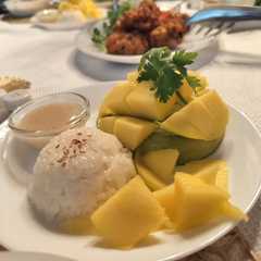 รูปของ タイ料理のカオニャオマムアン